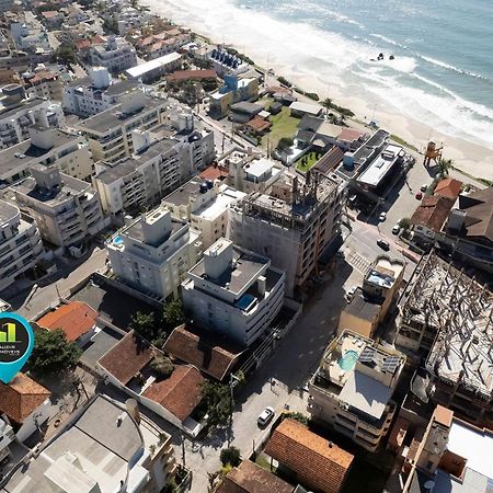 096C - Lindo sobrado 02 dormitórios para até 06 pessoas à poucos metros do Mar em Bombinhas Exterior foto